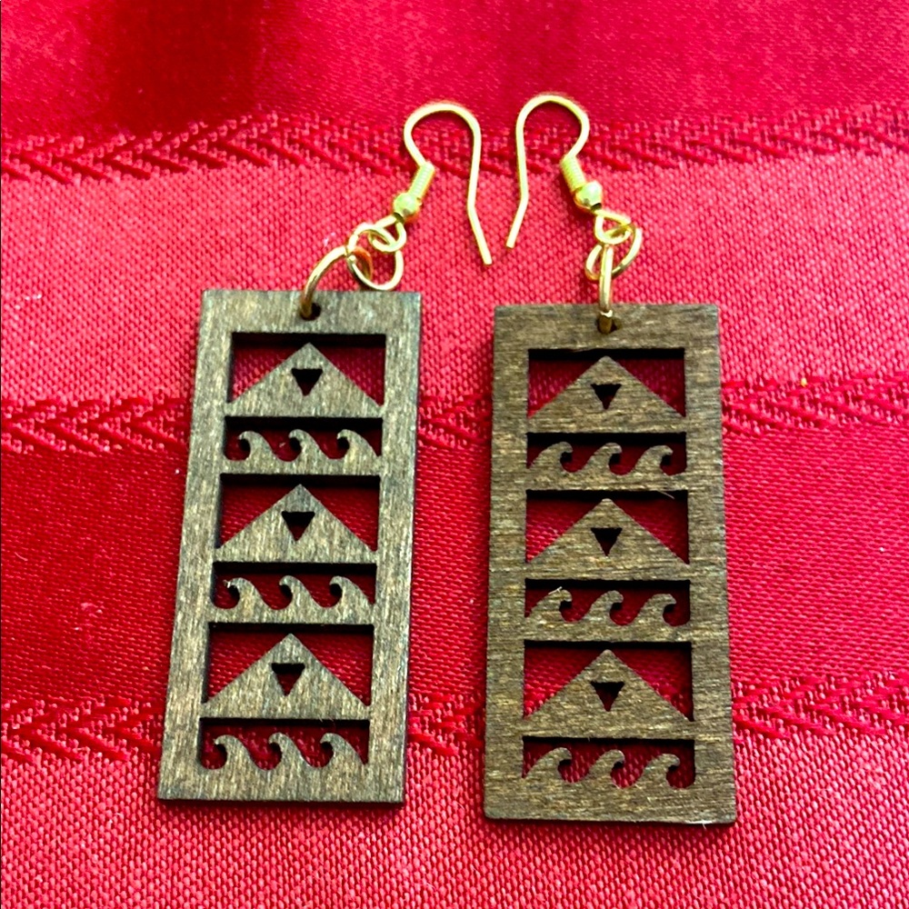 5/$10❤️❤️❤️NEW Handmade Lightweight Wood Moana Waves Earrings